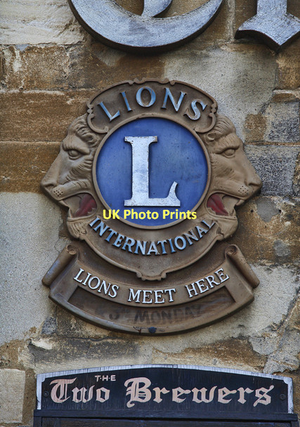 Photo 6"x4" Lion Sign on the Two Brewers, Olney Olney c2011