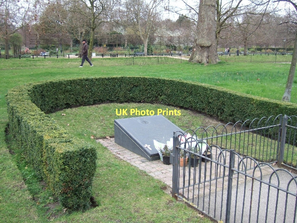 Photo 6"x4" Household Cavalry Memorial Westminster c2011