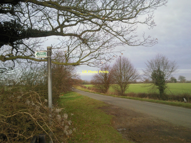 Photo 6"x4" Countryside scene on Helpston Road Marholm c2011