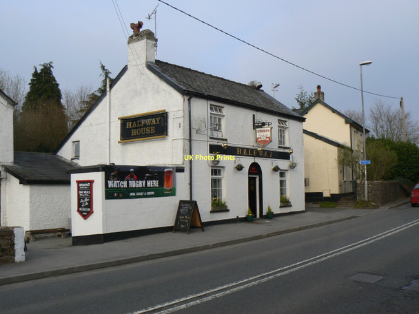 Photo 6"x4" Halfway House Public House Little Mill\/SO3202 c2011