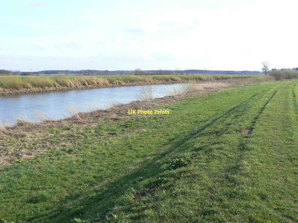 Photo 6"x4" River Trent at Owston Ferry East Ferry c2011