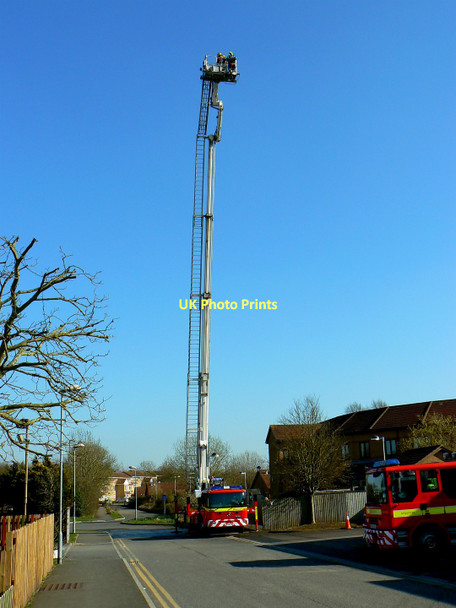 Photo 6"x4" The ups and downs of Stratton Fire Station, Swindon (4 of 7) Swindon\/SU1685 c2011