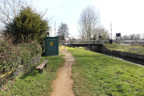 Photo 6"x4" Seat by the towpath Ufton Green c2011