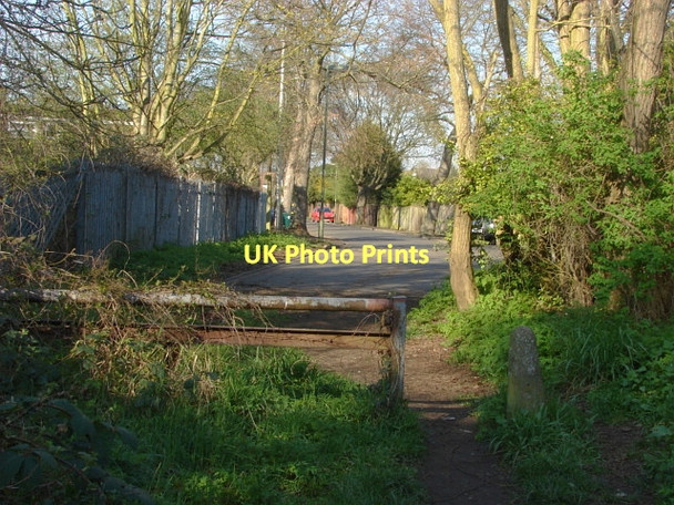 Photo 6"x4" Fairview Road, Shepperton Chertsey c2011