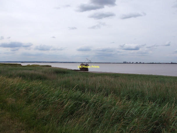 Photo 6"x4" Wreck on the South Bank of the Humber with Hull in the background North End\/TA1022 c2010