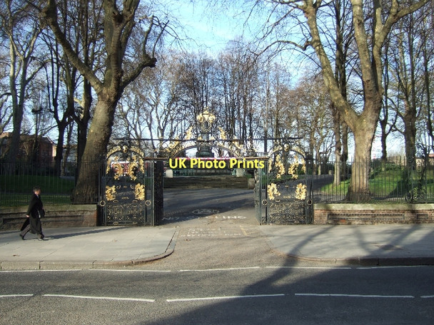 Photo 6"x4" Gateway to churchyard of St Pancras Old Church London c2011