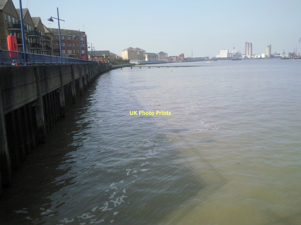 Photo 6"x4" Thames riverside at Erith Erith c2011