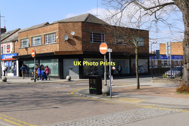 Photo 6"x4" Another Empty Shop, Queensway, Bletchley Water Eaton\/SP8732 c2011
