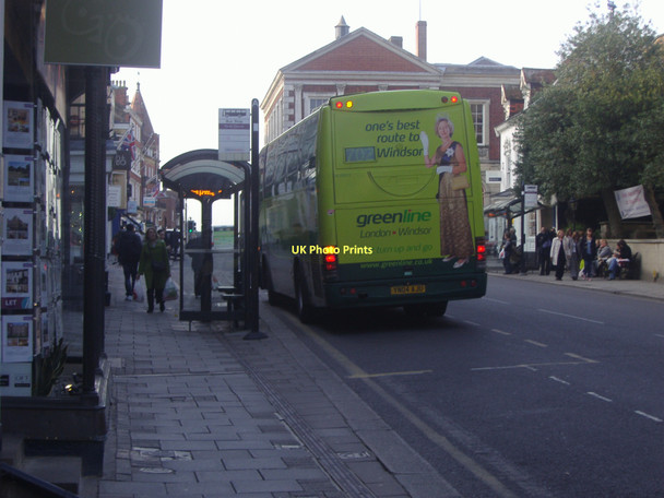 Photo 6"x4" Green Line bus at stop, High Street Windsor Windsor\/SU9676 c2011