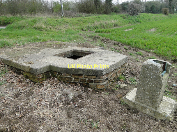 Photo 6"x4" Manhole for an irrigation pump Brampton\/TG2224 c2011