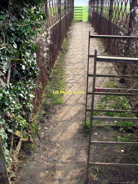 Photo 6"x4" Railway Footbridge Henley Street c2011