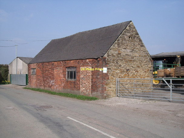 Photo 6"x4" Farm building, Cross Lane Wessington c2011