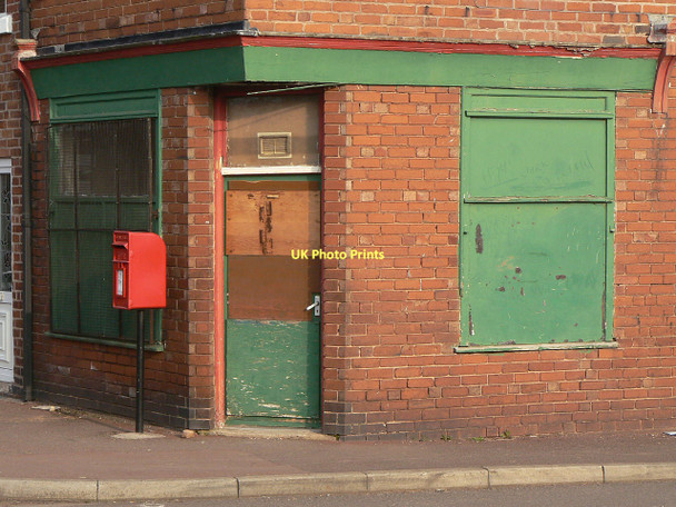 Photo 6"x4" Closed shop on the corner of West Street Market Warsop c2011