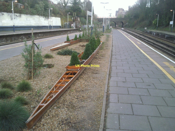 Photo 6"x4" Putney station and the University Boat Race Fulham c2011