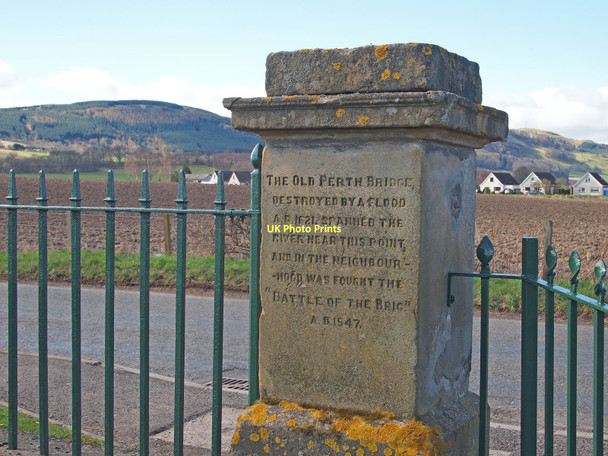 Photo 6"x4" Old gatepost at Dunbarney Cemetery Extension Kintillo c2011