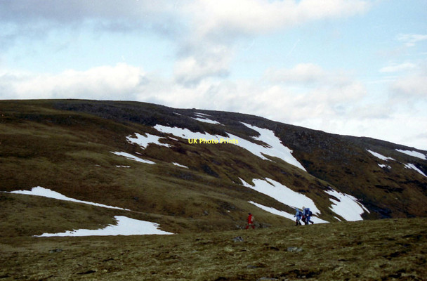 Photo 6"x4" Heading off Carn Dearg Carn Dearg\/NH6302 c1986