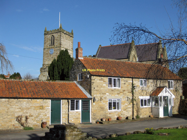 Photo 6"x4" All Saints Church and cottages Kirkbymoorside c2011