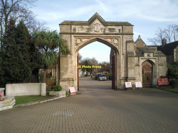 Photo 6"x4" The entrance to West Norwood Cemetery Streatham c2011