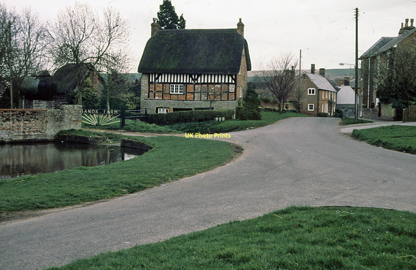 Photo 6"x4" Friars Cottage and The High Street Urchfont c1988