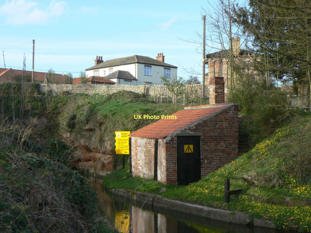 Photo 6"x4" Building by Drakeholes Tunnel Everton\/SK6991 c2011