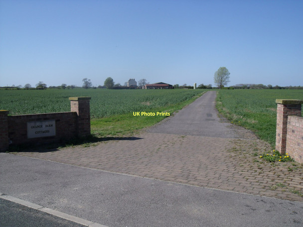Photo 6"x4" Track to Grange Farm Cottages Wressle\/SE7131 c2011