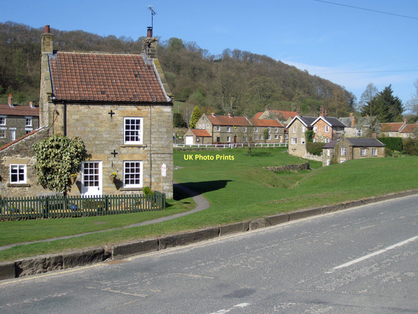 Photo 6"x4" Village Green, Hutton-le-Hole Hutton-le-Hole c2011