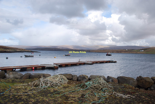 Photo 6"x4" Pontoon, Loch Greshornish, Isle of Skye Kildonan\/NG3554 c2011
