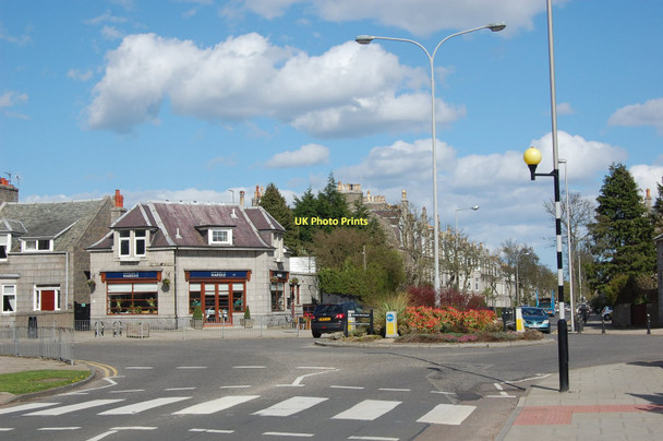 Photo 6"x4" Suburban Roundabout Aberdeen\/NJ9206 c2011