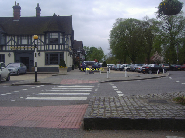 Photo 6"x4" Pub on corner of Windsor End and A40 Beaconsfield Beaconsfield c2011
