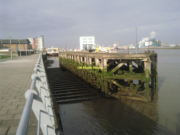 Photo 6"x4" River scene at Woolwich Woolwich c2011