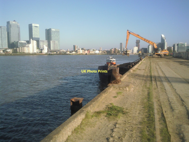 Photo 6"x4" Thames Path on the Greenwich Peninsula Poplar\/TQ3780 c2011