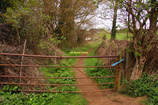Photo 6"x4" Secured gate across the bridleway at Wick Farm Barton\/SP5507 c2011