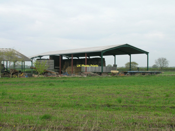 Photo 6"x4" Farm buildings near Ellerton Ellerton\/SE7039 c2011