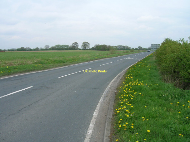 Photo 6"x4" B1228 towards Sutton upon Derwent Ellerton\/SE7039 c2011