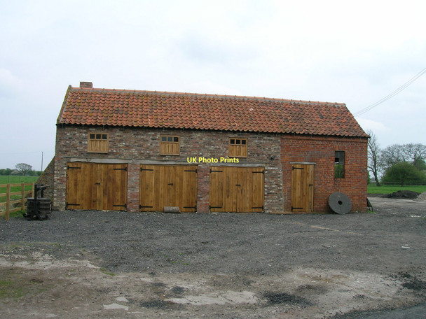 Photo 6"x4" Farm building, Storwood Storwood c2011