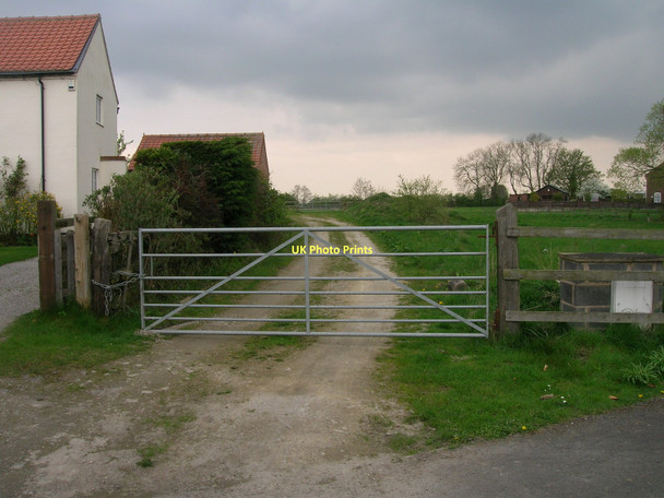 Photo 6"x4" Gated farm track, Elvington Elvington\/SE7047 c2011