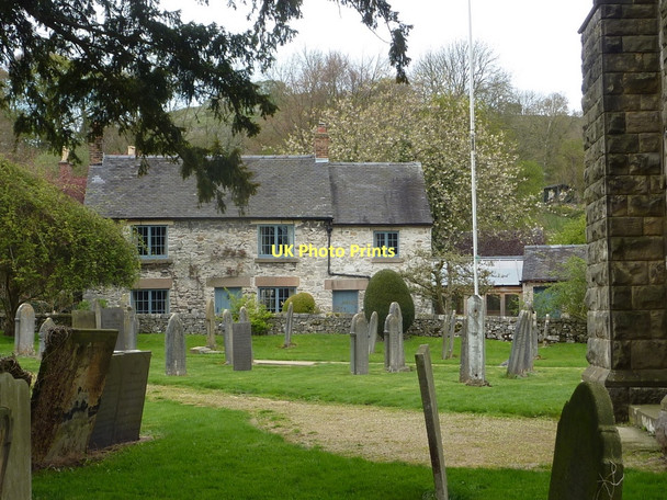 Photo 6"x4" Churchyard scene, Parwich Parwich c2011