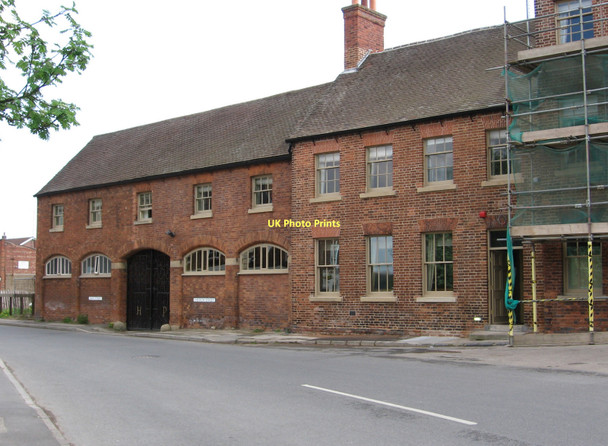 Photo 6"x4" Ollerton - Hop Pole Hotel - stable block Ollerton\/SK6567 c2011