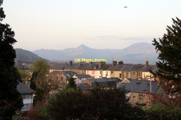 Photo 6"x4" Porthmadog with Snowdonia in Background Porthmadog c2011