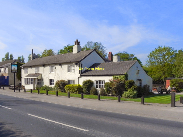 Photo 6"x4" The Windmill Inn Urmston c2011