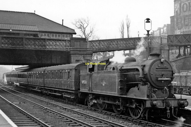 Photo 6"x4" Typical Down local train at Harringay West Hornsey c1958