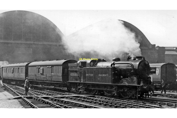 Photo 6"x4" Station Pilot at King's Cross in 1948 London c1948