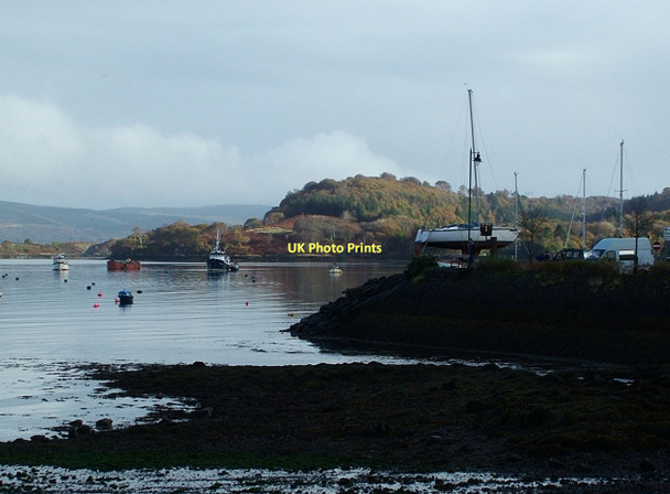 Photo 6"x4" Tobermory harbour. Tobermory c2007