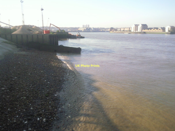 Photo 6"x4" River Thames on the west side of the Greenwich Peninsula Poplar\/TQ3780 c2011
