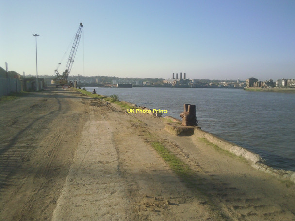 Photo 6"x4" Thames Path on the Greenwich Peninsula Poplar\/TQ3780 c2011