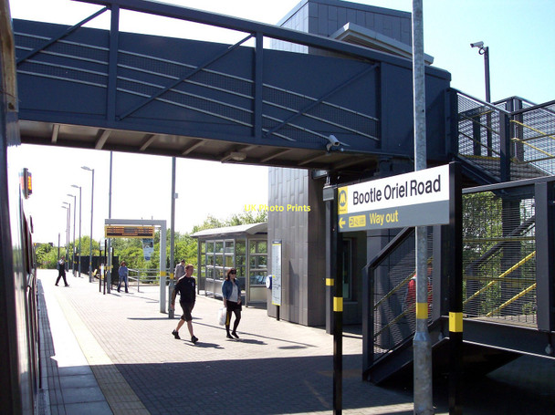 Photo 6"x4" Bootle Oriel Road station platform Bootle\/SJ3394 c2011