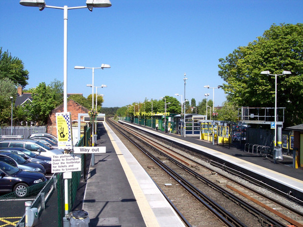 Photo 6"x4" Freshfield railway station Formby c2011
