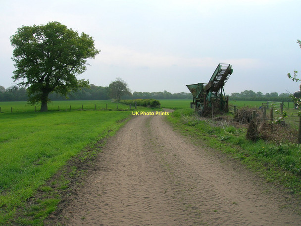 Photo 6"x4" Farm track, Kexby Stray Farm Hall Garth\/SE6751 c2011