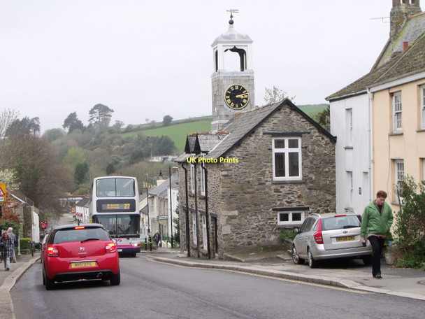 Photo 6"x4" A bus climbs the A390 at Grampound Grampound c2011