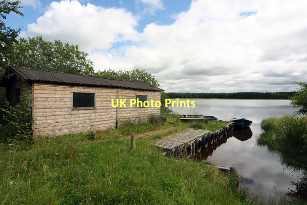 Photo 6"x4" Loch of Toftingall Fishing Hut Mybster c2010